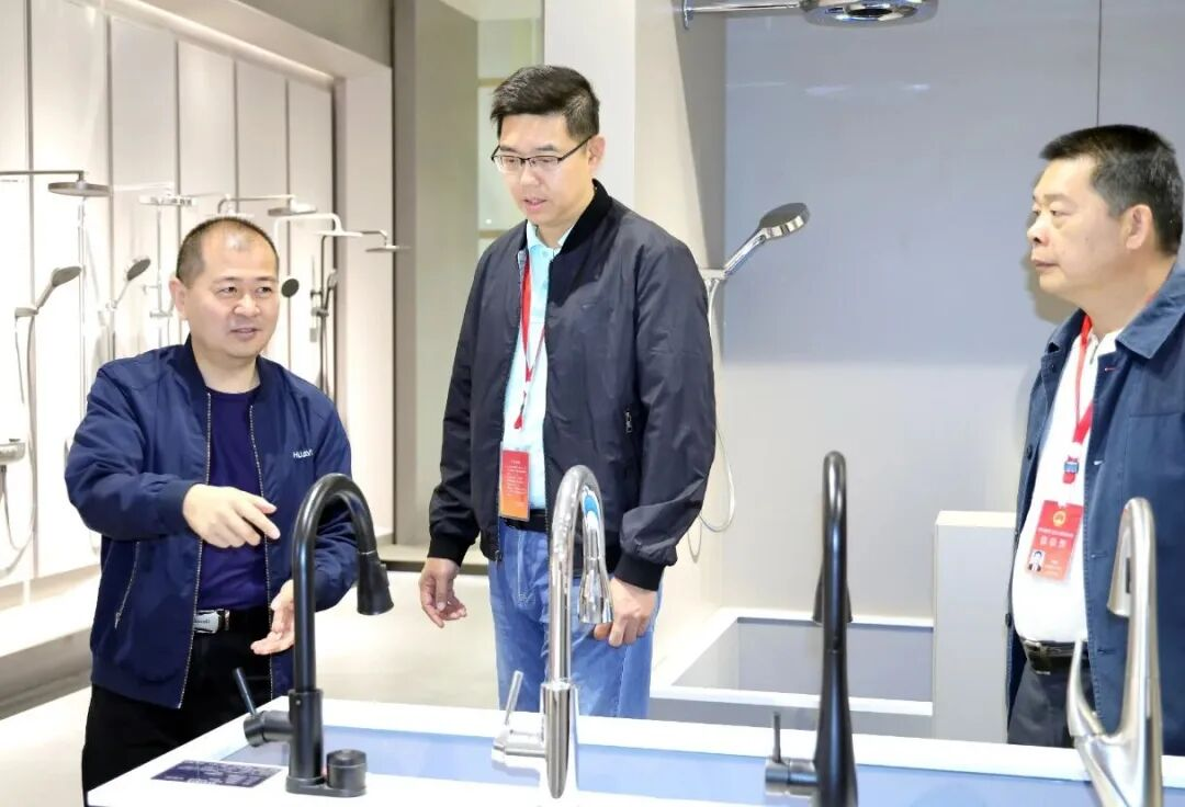 
			  梁士元赴水口镇走访慰问人大代表